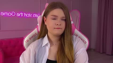 Snapshot of crystallyons chatting on November 2025 06:39:03 AM Crystal online show from November 2025 06:39:03 AM