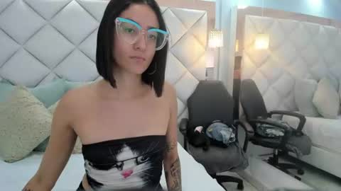 Snapshot of crystalstonee1 chatting on June 2026 09:46:01 PM Crystal online show from June 2026 09:46:01 PM