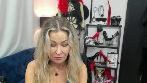 CrystalHotty online show from November 2025 06:12:01 AM