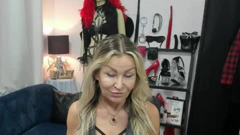 CrystalHotty online show from May 2026 04:32:02 AM