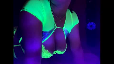 crystalyn777 online show from October 2025 02:01:02 AM