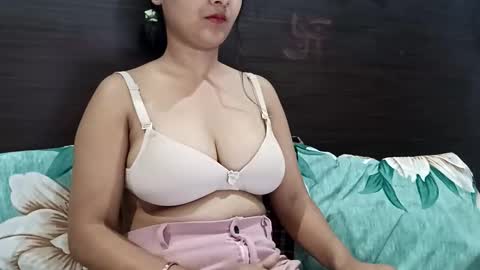 cuddlemuffins online show from April 2026 04:04:02 PM