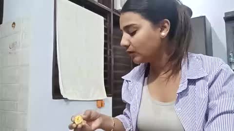 cuddlemuffins online show from April 2026 01:38:01 PM