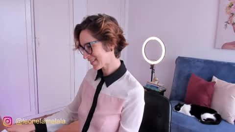 Snapshot of cuddlingbunnny chatting on November 2025 04:39:02 PM Leonela online show from November 2025 04:39:02 PM