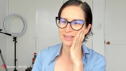 Snapshot of cuddlingbunnny chatting on December 2025 05:08:02 PM Leonela online show from December 2025 05:08:02 PM