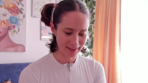 Snapshot of cuddlingbunnny chatting on May 2026 04:15:01 PM Leonela online show from May 2026 04:15:01 PM