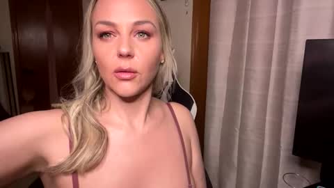 Snapshot of cumguzzlingskank chatting on May 2026 05:03:01 AM cumguzzlingskank online show from May 2026 05:03:01 AM