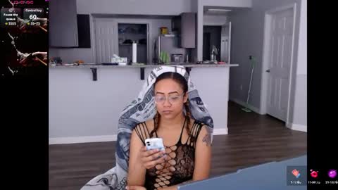 Snapshot of cumplzqueen chatting on June 2026 07:57:01 PM Nia Reese online show from June 2026 07:57:01 PM
