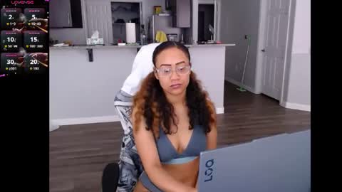Snapshot of cumplzqueen chatting on June 2026 05:50:02 PM Nia Reese online show from June 2026 05:50:02 PM