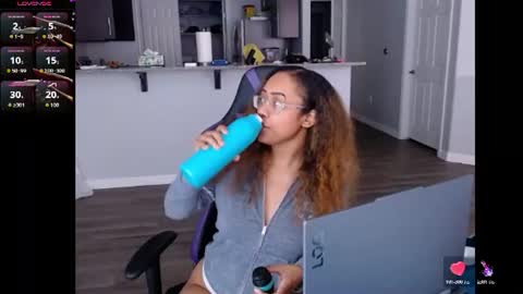 Snapshot of cumplzqueen chatting on July 2026 08:08:01 PM Nia Reese online show from July 2026 08:08:01 PM
