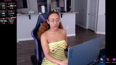Snapshot of cumplzqueen chatting on July 2026 07:31:01 PM Nia Reese online show from July 2026 07:31:01 PM