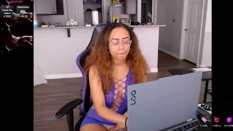 Snapshot of cumplzqueen chatting on July 2026 07:41:02 PM Nia Reese online show from July 2026 07:41:02 PM