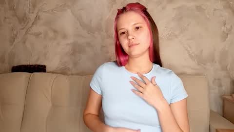 Snapshot of curious_enough chatting on November 2025 11:34:02 AM Miley online show from November 2025 11:34:02 AM