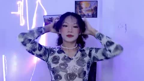 Snapshot of curly_19girl chatting on July 2026 04:27:01 PM LIN online show from July 2026 04:27:01 PM