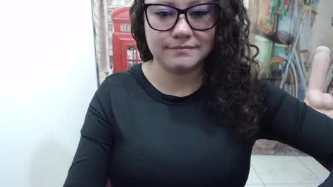 Snapshot of curly_greeneyed chatting on November 2025 06:30:01 PM Vannesa online show from November 2025 06:30:01 PM