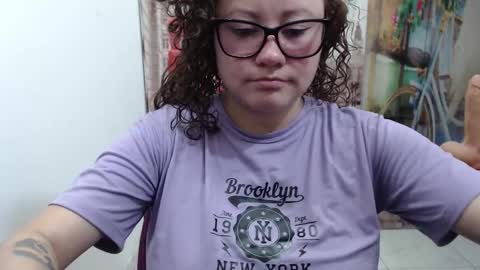 Snapshot of curly_greeneyed chatting on November 2025 07:56:01 PM Vannesa online show from November 2025 07:56:01 PM