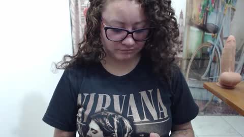 Snapshot of curly_greeneyed chatting on November 2025 08:19:01 PM Vannesa online show from November 2025 08:19:01 PM