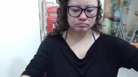 Snapshot of curly_greeneyed chatting on November 2025 06:29:01 PM Vannesa online show from November 2025 06:29:01 PM