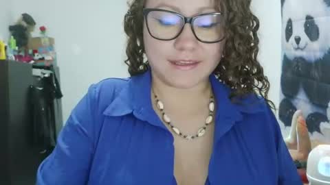 Snapshot of curly_greeneyed chatting on June 2026 03:11:01 AM Vannesa online show from June 2026 03:11:01 AM