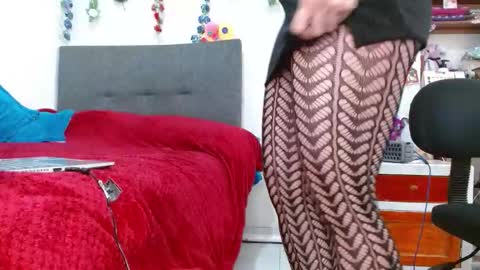 Snapshot of curlybutterfly chatting on October 2025 08:44:01 PM curlybutterfly online show from October 2025 08:44:01 PM