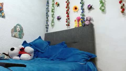 Snapshot of curlybutterfly chatting on October 2025 10:44:02 PM curlybutterfly online show from October 2025 10:44:02 PM