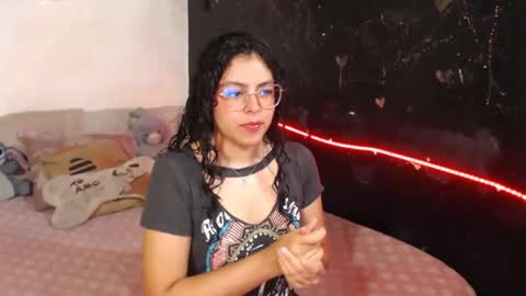 Snapshot of curlycool chatting on February 2025 02:33:02 AM Max and Cata online show from February 2025 02:33:02 AM