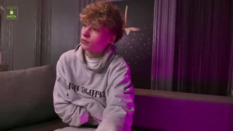 Snapshot of curlytwinkboy chatting on April 2026 04:15:01 AM KEVIN online show from April 2026 04:15:01 AM