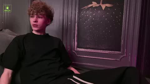 Snapshot of curlytwinkboy chatting on April 2026 04:37:02 AM KEVIN online show from April 2026 04:37:02 AM