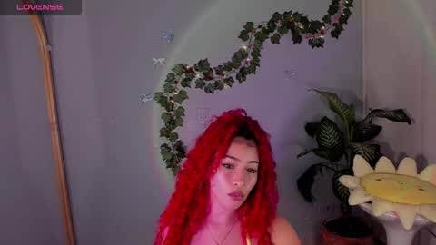 Snapshot of curlyy915e chatting on December 2025 11:53:01 PM Curly915e online show from December 2025 11:53:01 PM