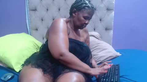 Snapshot of curveychubbyzoe chatting on December 2025 07:07:02 PM curveychubbyzoe online show from December 2025 07:07:02 PM