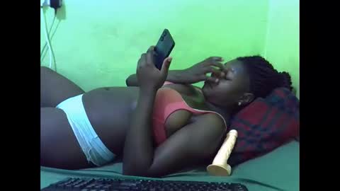 Snapshot of curvy_corazon1 chatting on October 2025 06:25:02 AM curvy_corazon1 online show from October 2025 06:25:02 AM