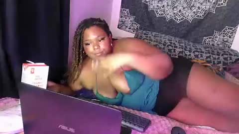 Snapshot of curvybcelinemixe chatting on February 2025 05:15:02 AM Cline online show from February 2025 05:15:02 AM