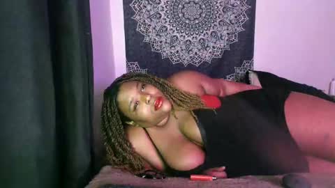 Snapshot of curvybcelinemixe chatting on February 2025 03:45:02 AM Cline online show from February 2025 03:45:02 AM