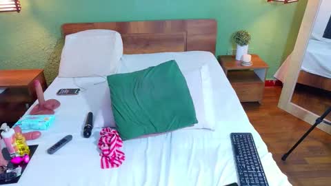 Danna online show from December 2025 02:02:02 PM