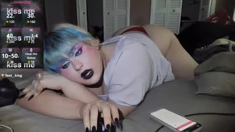 Curvygothfemboy online show from January 2025 08:42:01 PM