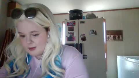 dahlia -kim online show from March 2025 04:17:01 PM