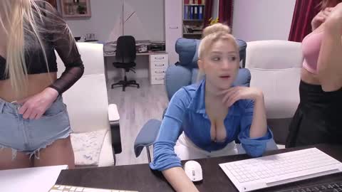 Snapshot of cute00kiara chatting on November 2025 08:31:02 AM and follow twittercute00kiara2 online show from November 2025 08:31:02 AM