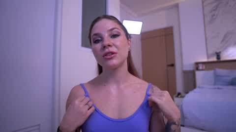 Snapshot of cute__foxy chatting on December 2025 01:00:02 AM Foxy online show from December 2025 01:00:02 AM