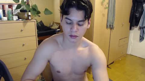 Snapshot of cute_boy859 chatting on December 2024 08:02:01 PM Tomas online show from December 2024 08:02:01 PM