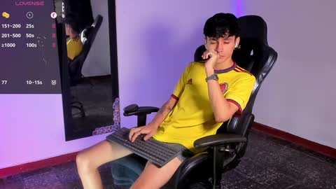 Snapshot of cute_diego_ chatting on January 2025 10:22:01 PM Diego online show from January 2025 10:22:01 PM