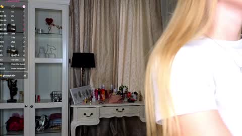 Anne online show from October 2025 07:33:01 AM