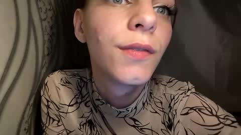 cute_foxis online show from June 2026 09:17:01 PM