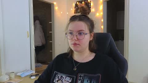 Snapshot of cute_junk chatting on February 2025 01:22:01 PM Kite and Jack online show from February 2025 01:22:01 PM