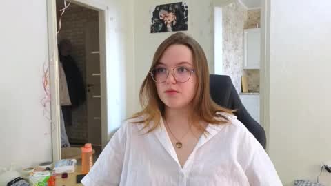 Snapshot of cute_junk chatting on February 2025 05:48:02 AM Kite and Jack online show from February 2025 05:48:02 AM