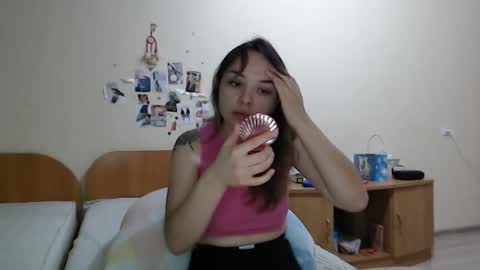 Snapshot of cute_labuba chatting on December 2025 01:07:01 PM labubu D online show from December 2025 01:07:01 PM