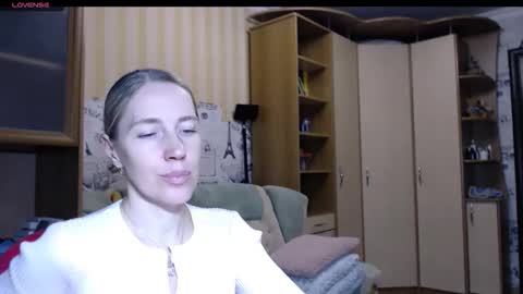 cute_lion_ online show from November 2025 05:48:01 PM