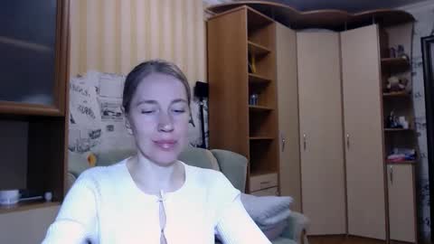 cute_lion_ online show from April 2026 07:18:02 PM