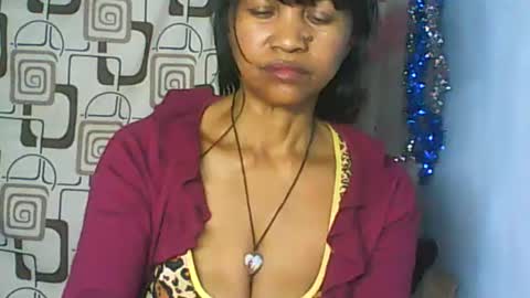 Snapshot of cute_moll chatting on June 2026 06:40:01 PM murielle online show from June 2026 06:40:01 PM