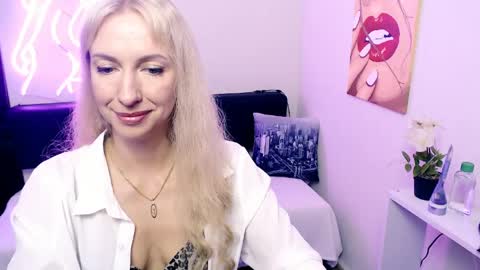 cute_smile_shy online show from June 2026 10:25:01 PM