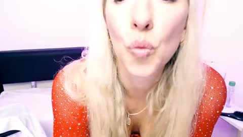 cute_smile_shy online show from June 2026 11:09:02 PM